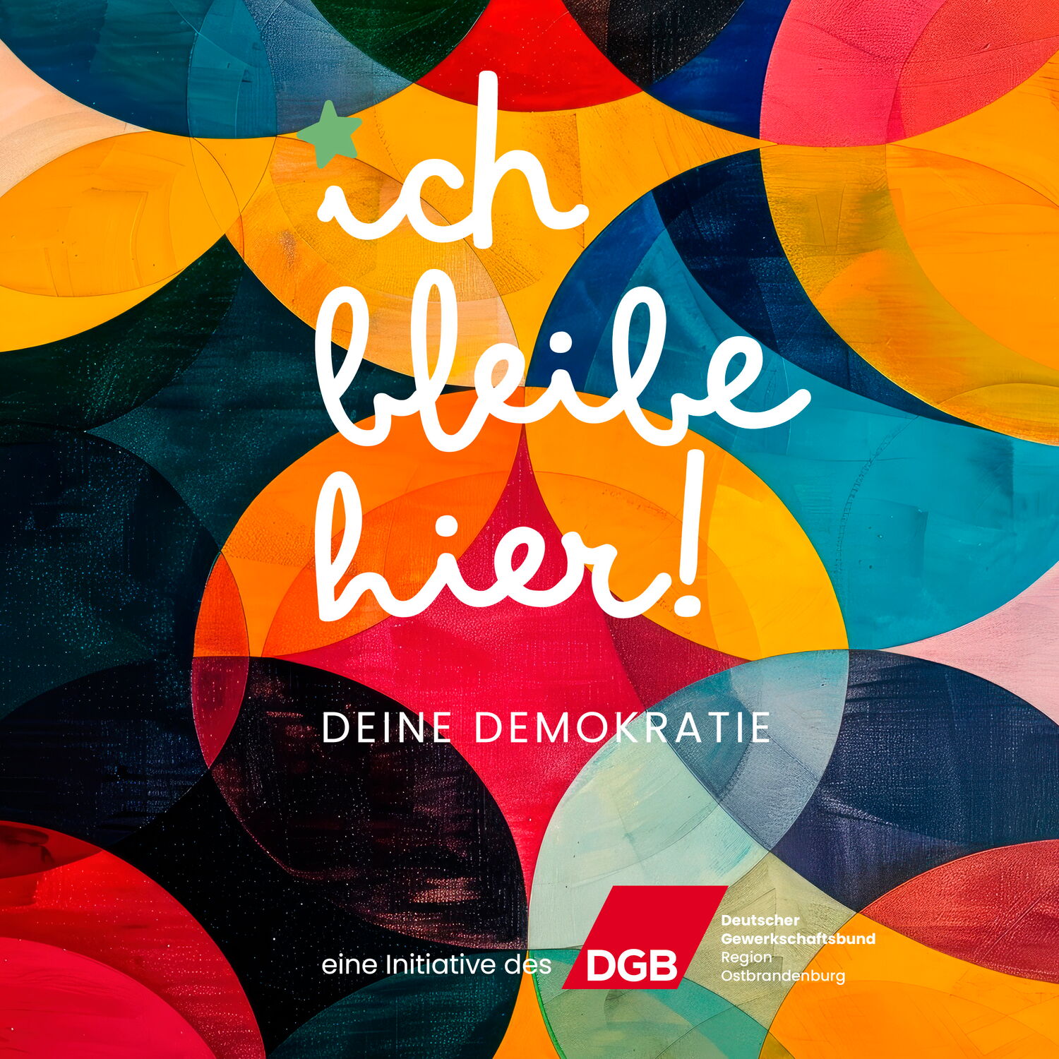 Buntes Kreismuster in vielen Farben. In weißer Schrift steht „ich bleibe hier! Deine Demokratie“. Unten rechts ist das rote Logo des DGB mit dem Text „eine Initiative des DGB Region Ostbrandenburg“.